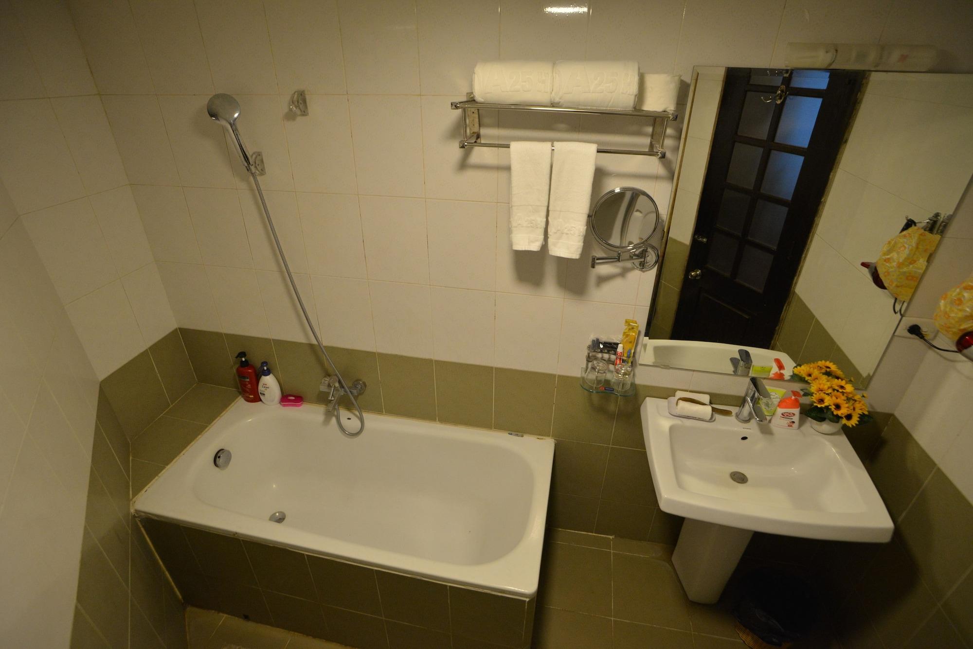 A25 Hotel - 96 Hai Ba Trung Ханой Екстер'єр фото